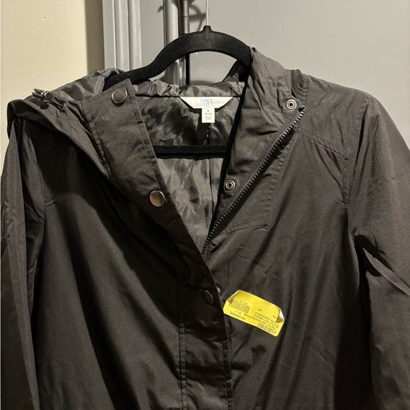 NWT black jacket with hood. Size small 4-6 - Picture 2 of 4